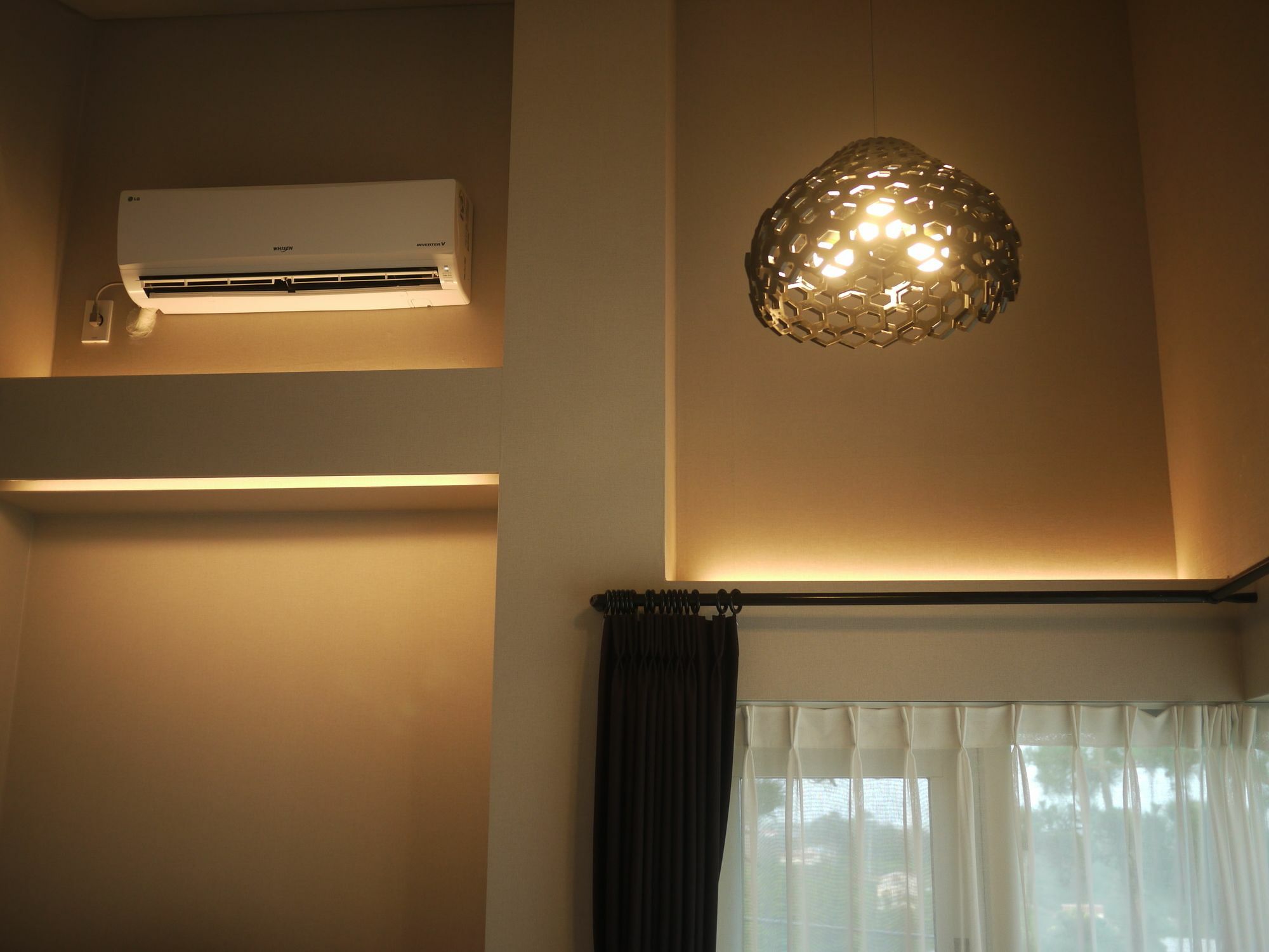 Eridu Cafe N Beds Hotel Сеогвипо Екстериор снимка